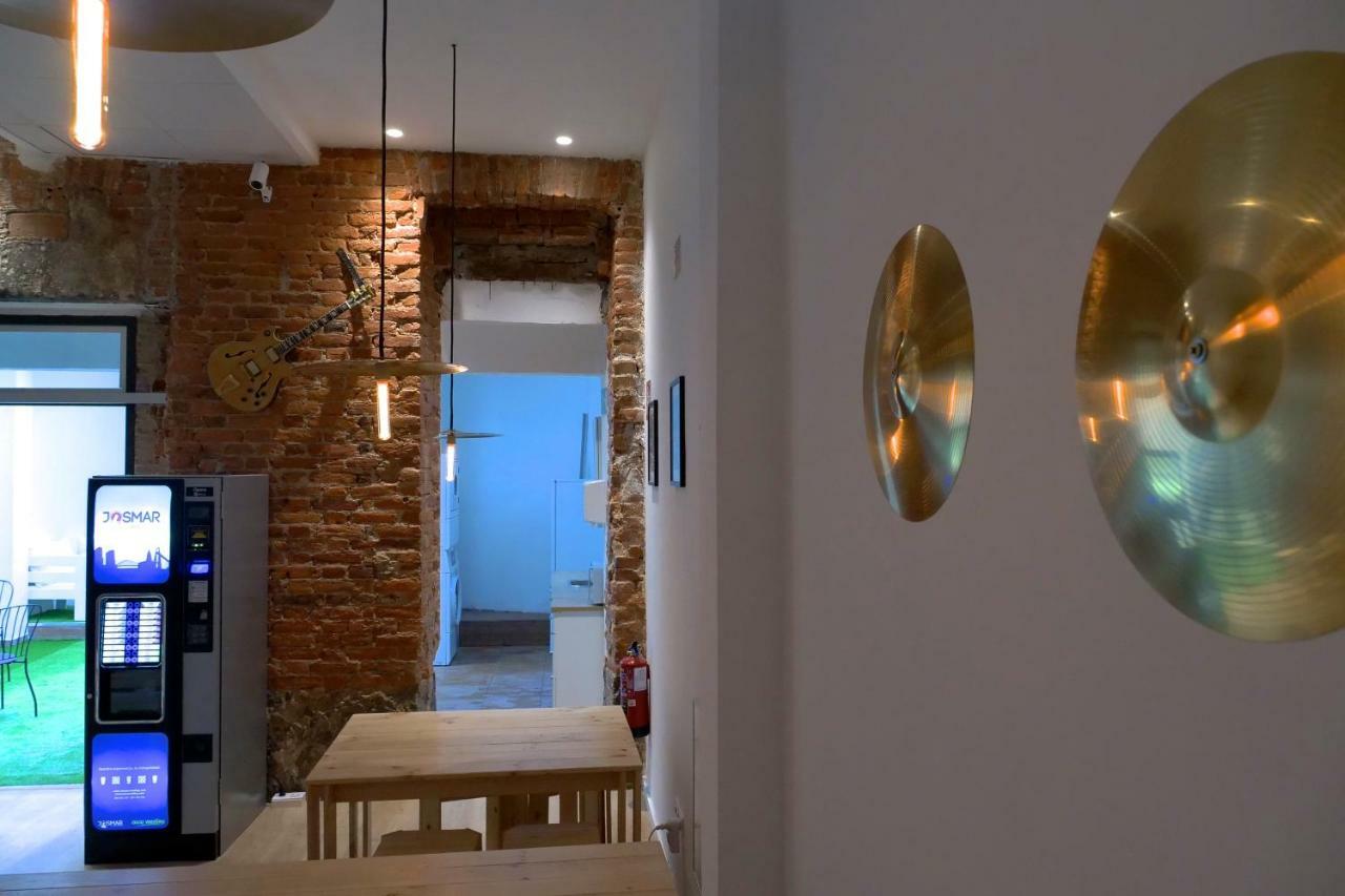 Guitar Hostel Бильбао Экстерьер фото