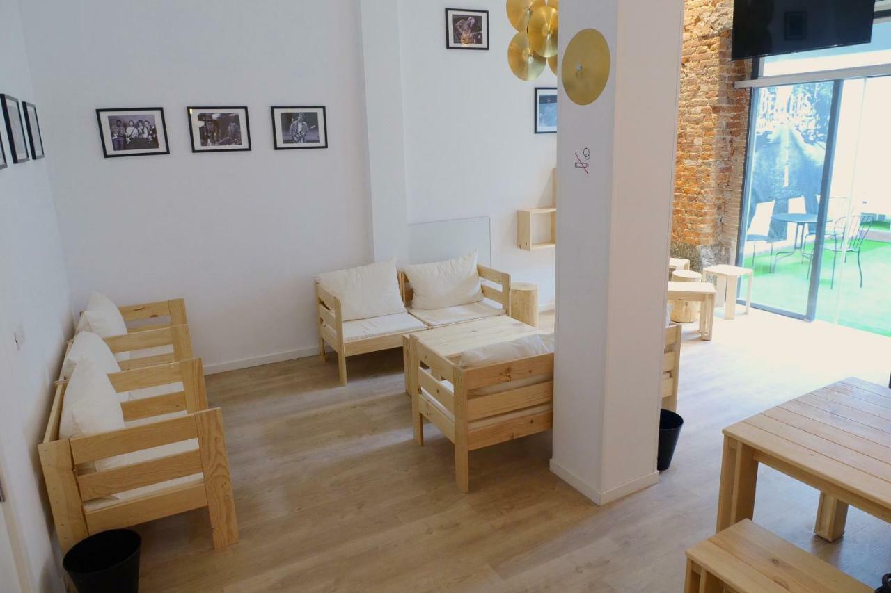 Guitar Hostel Бильбао Экстерьер фото